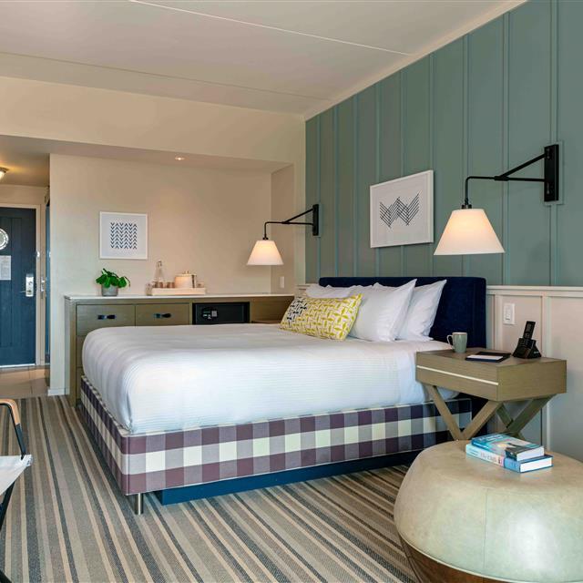 Single bed with wall sconces