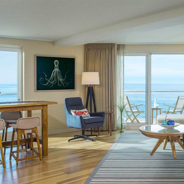 Living area with a dining area