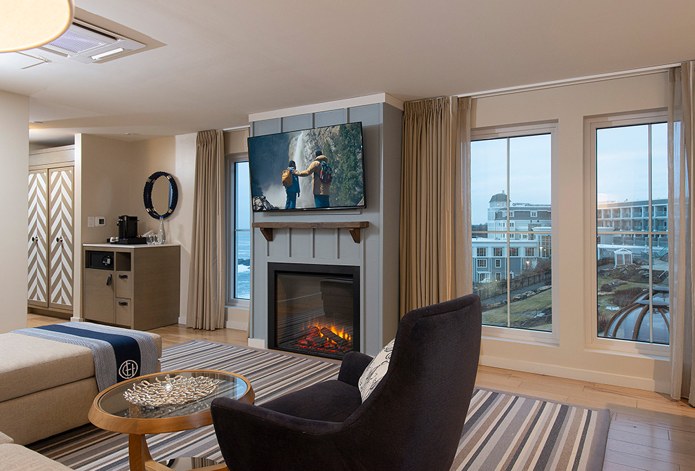 Suite with windows